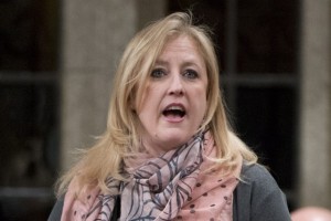972747-ministre-federale-transports-lisa-raitt